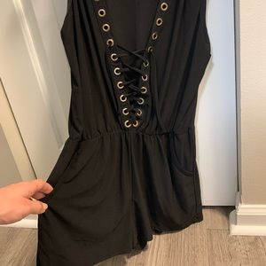 Black romper WITH POCKETS!